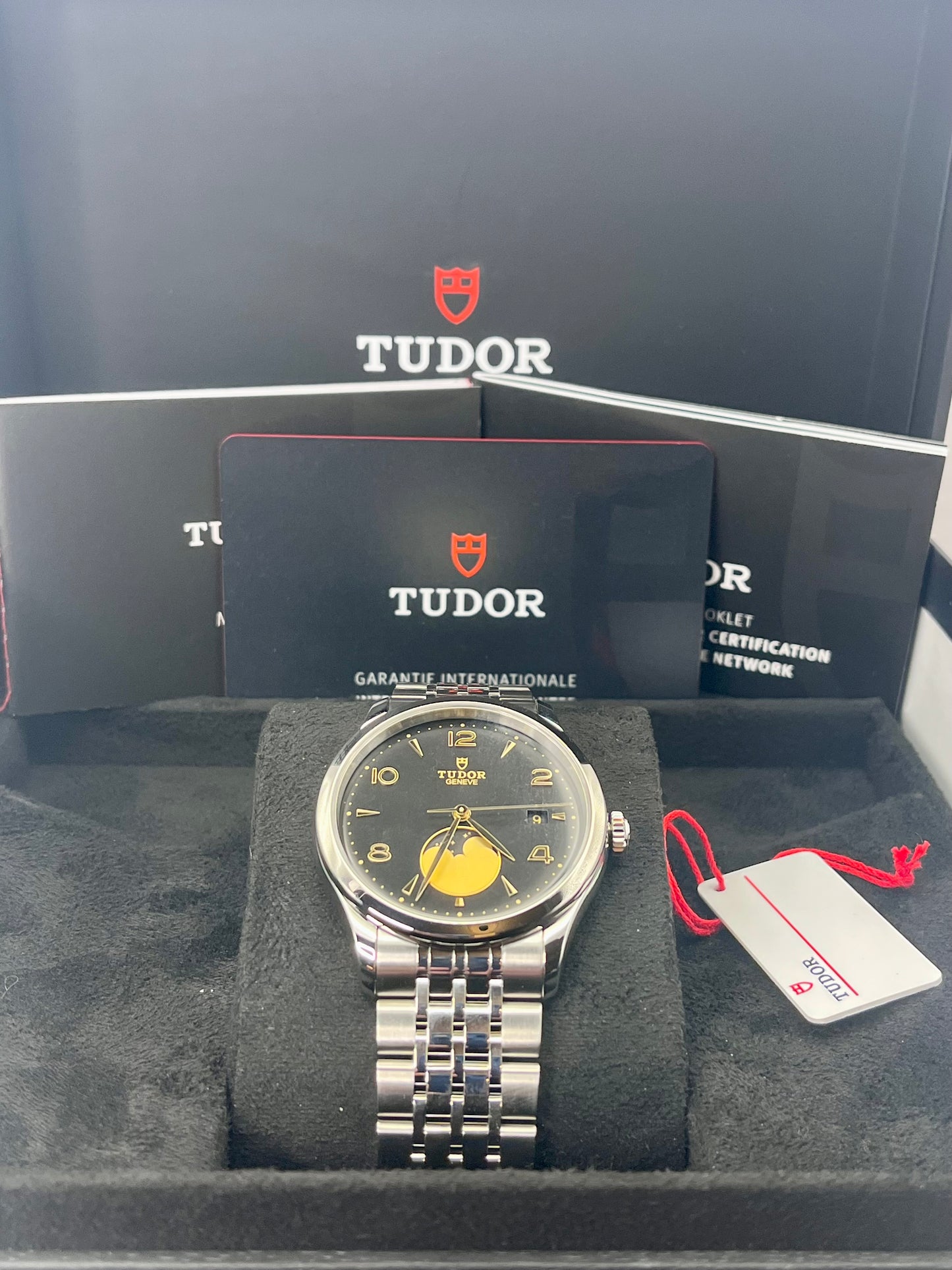 2025 *UNWORN* TUDOR 1926 Luna - 91560 - 39mm - Full Set