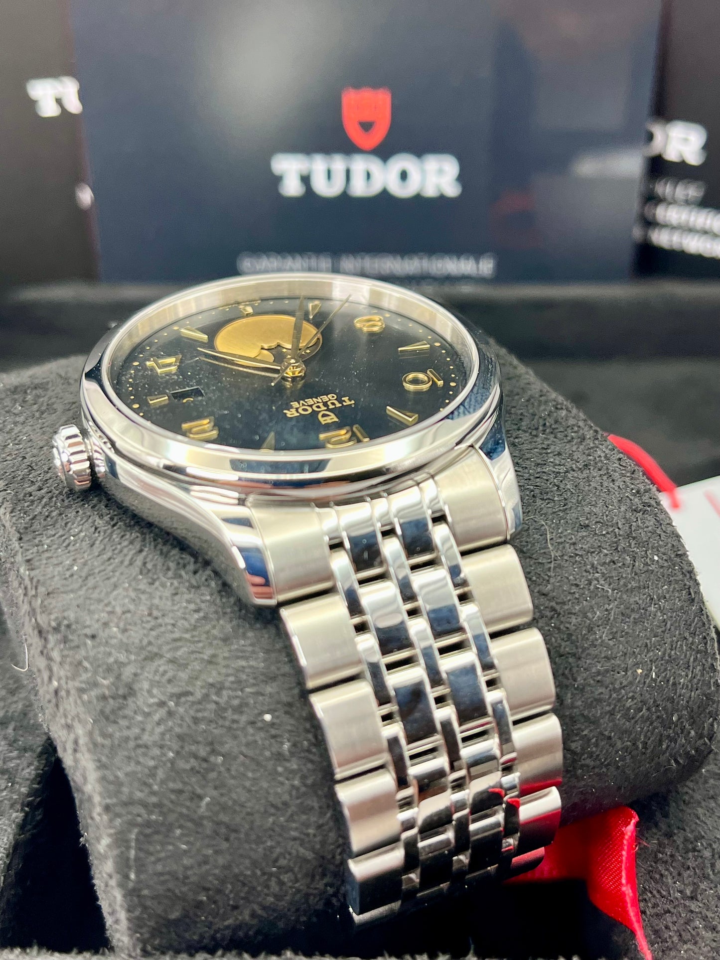 2025 *UNWORN* TUDOR 1926 Luna - 91560 - 39mm - Full Set