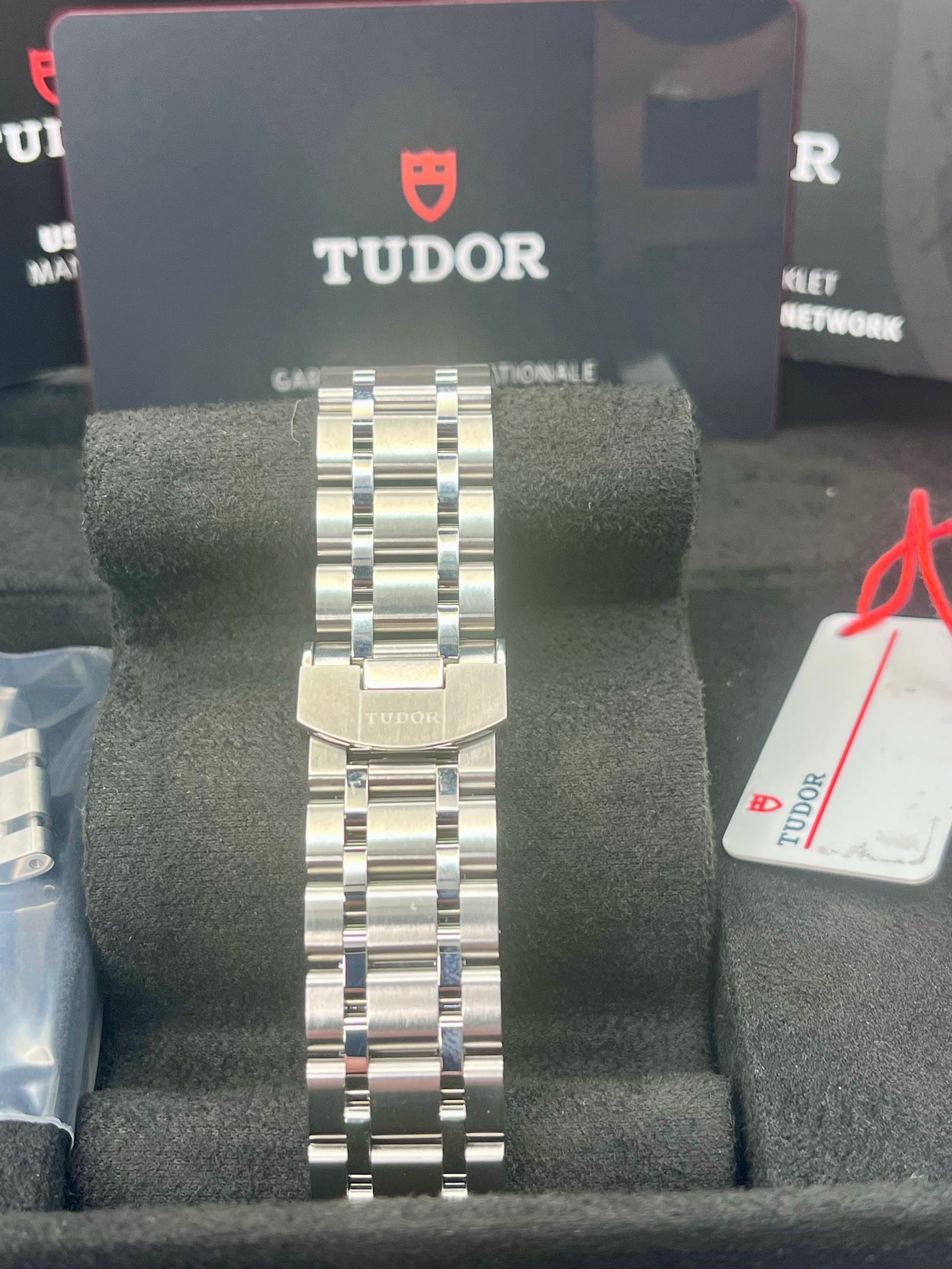 2026 UNWORN TUDOR Royal Day/Date Salmon & Diamond Dial 28600 41mm