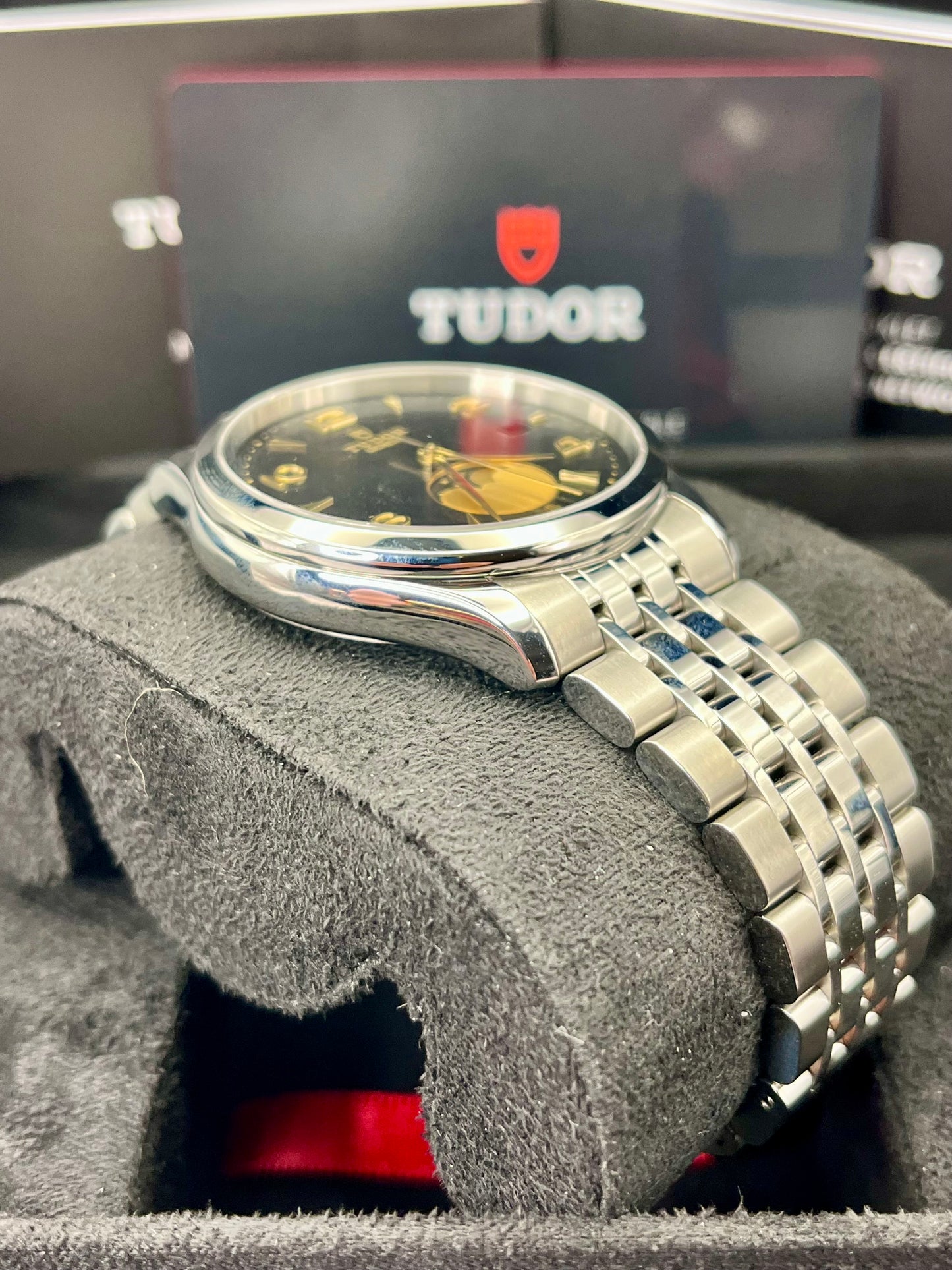 2025 *UNWORN* TUDOR 1926 Luna - 91560 - 39mm - Full Set