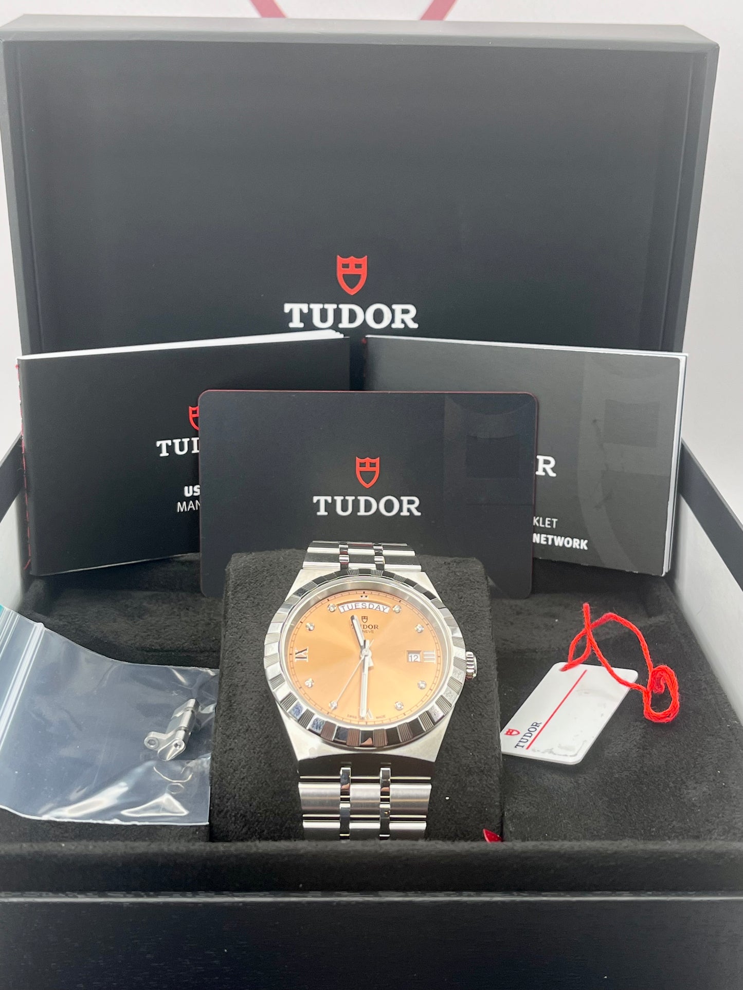 2026 UNWORN TUDOR Royal Day/Date Salmon & Diamond Dial 28600 41mm