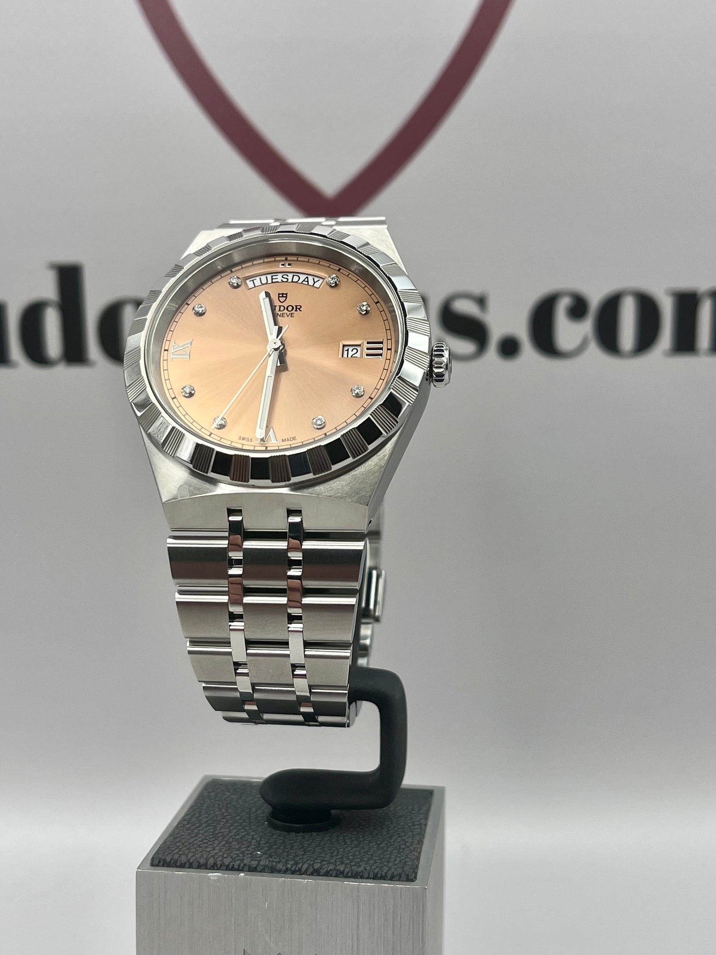2026 UNWORN TUDOR Royal Day/Date Salmon & Diamond Dial 28600 41mm