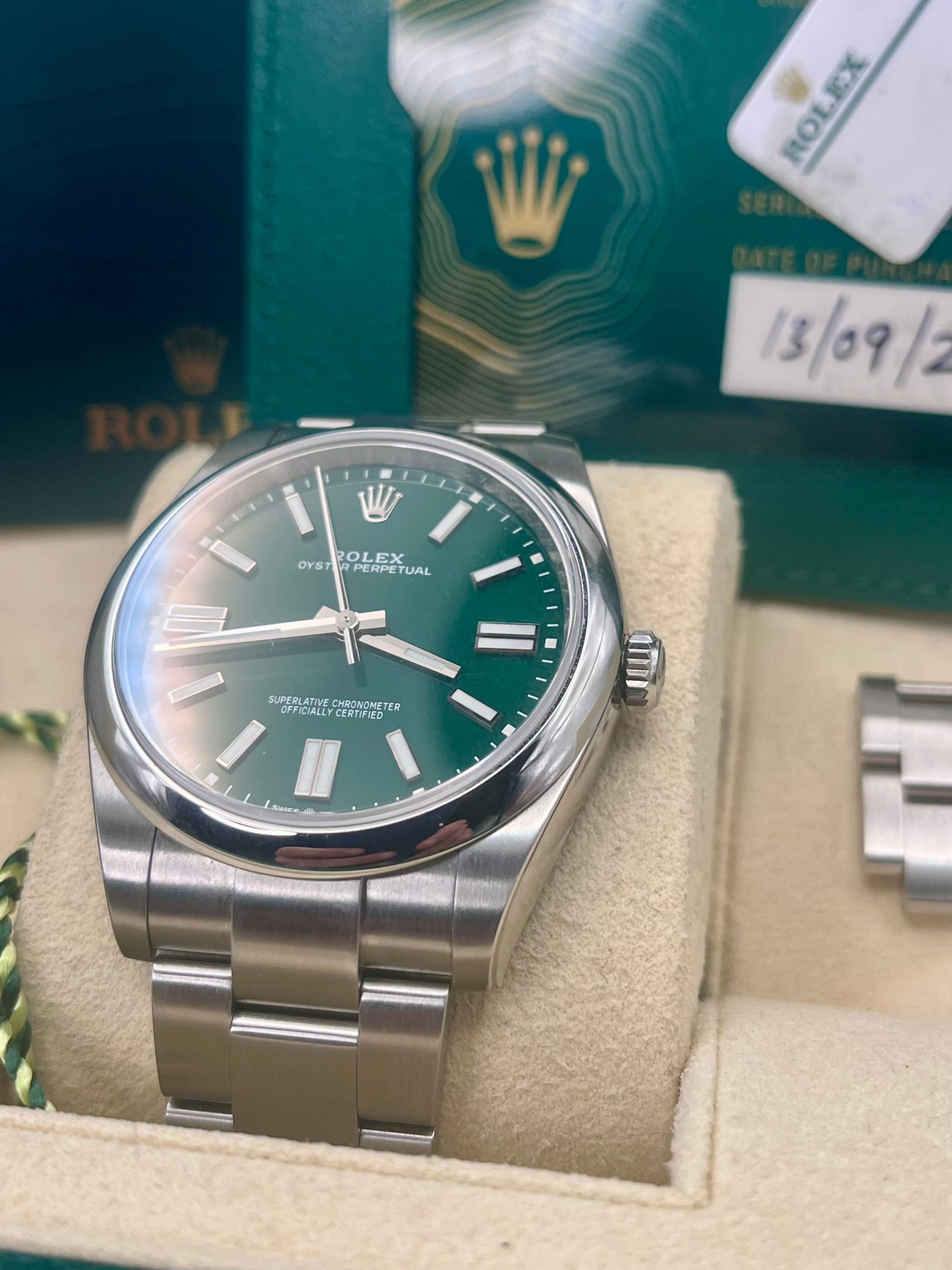 *Stickered* ROLEX Oyster Perpetual 41mm - 124300 - Full Set - Warranty