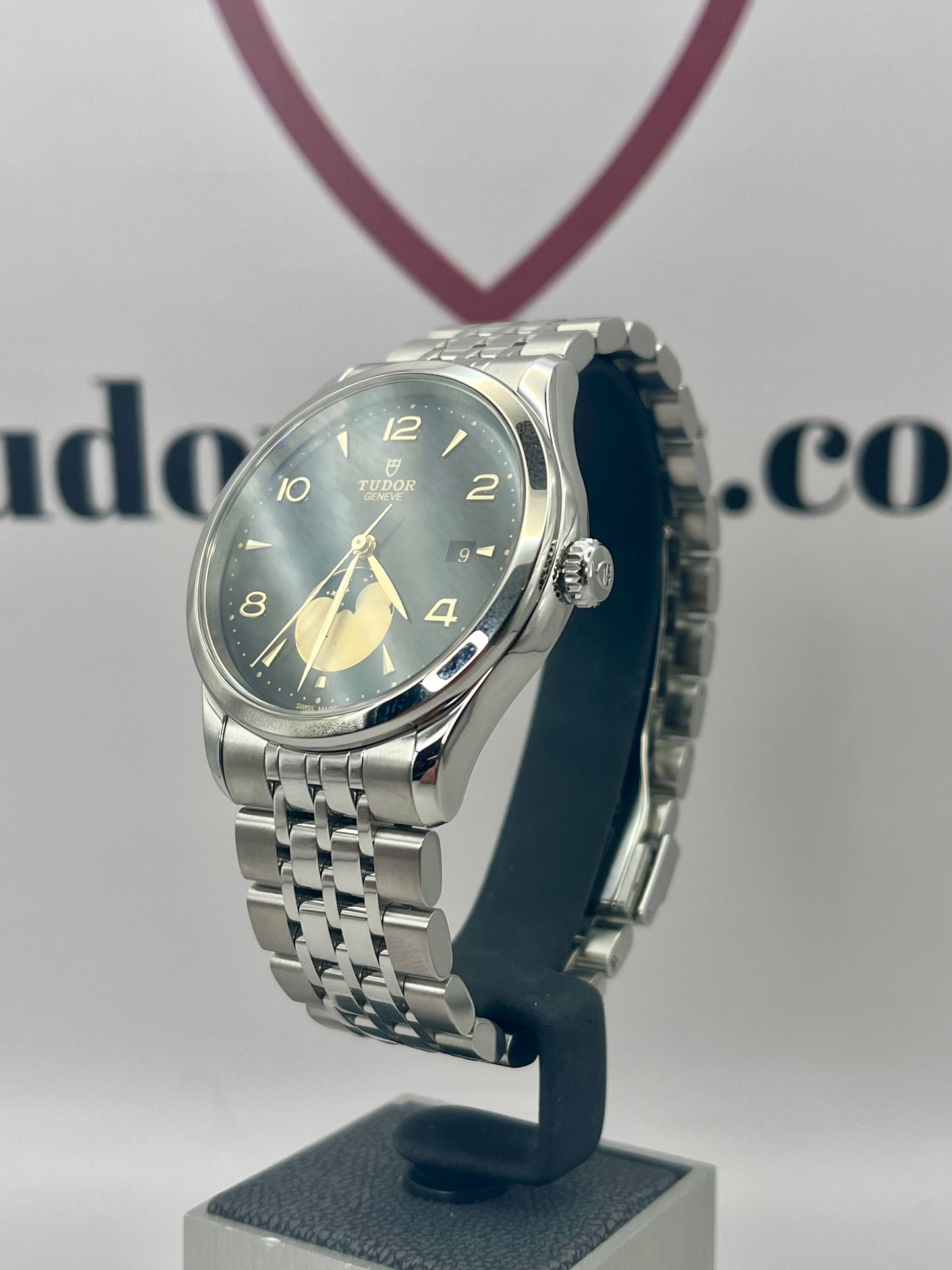 2025 *UNWORN* TUDOR 1926 Luna - 91560 - 39mm - Full Set