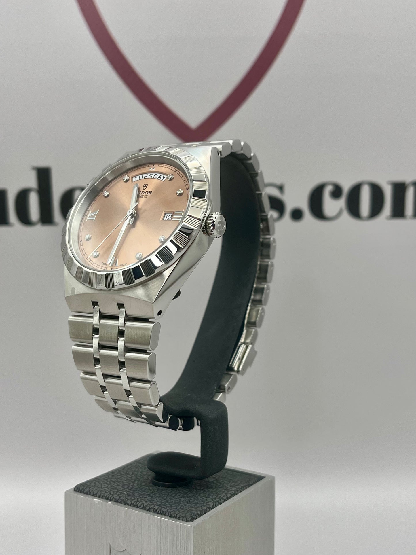 2026 UNWORN TUDOR Royal Day/Date Salmon & Diamond Dial 28600 41mm