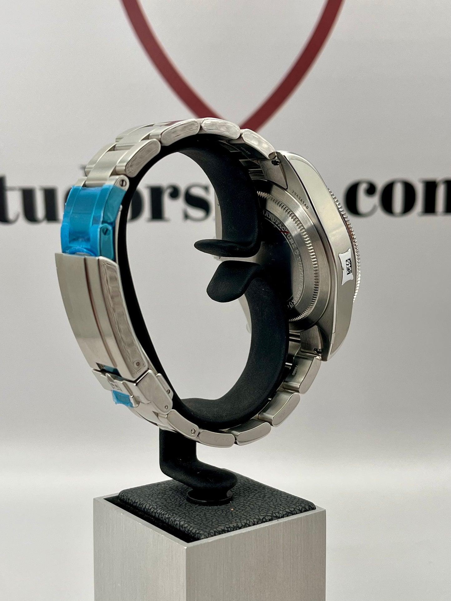 2025 **UNWORN** TUDOR Black Bay 68 - 43mm - M7943A1A0NU
