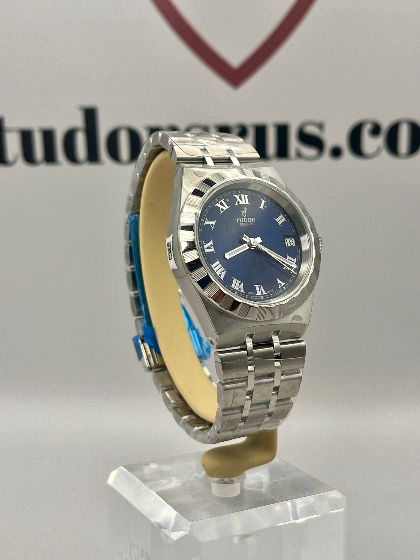 2025 *NEW & UNWORN* TUDOR Royal - 28400 - 34mm - Full Set