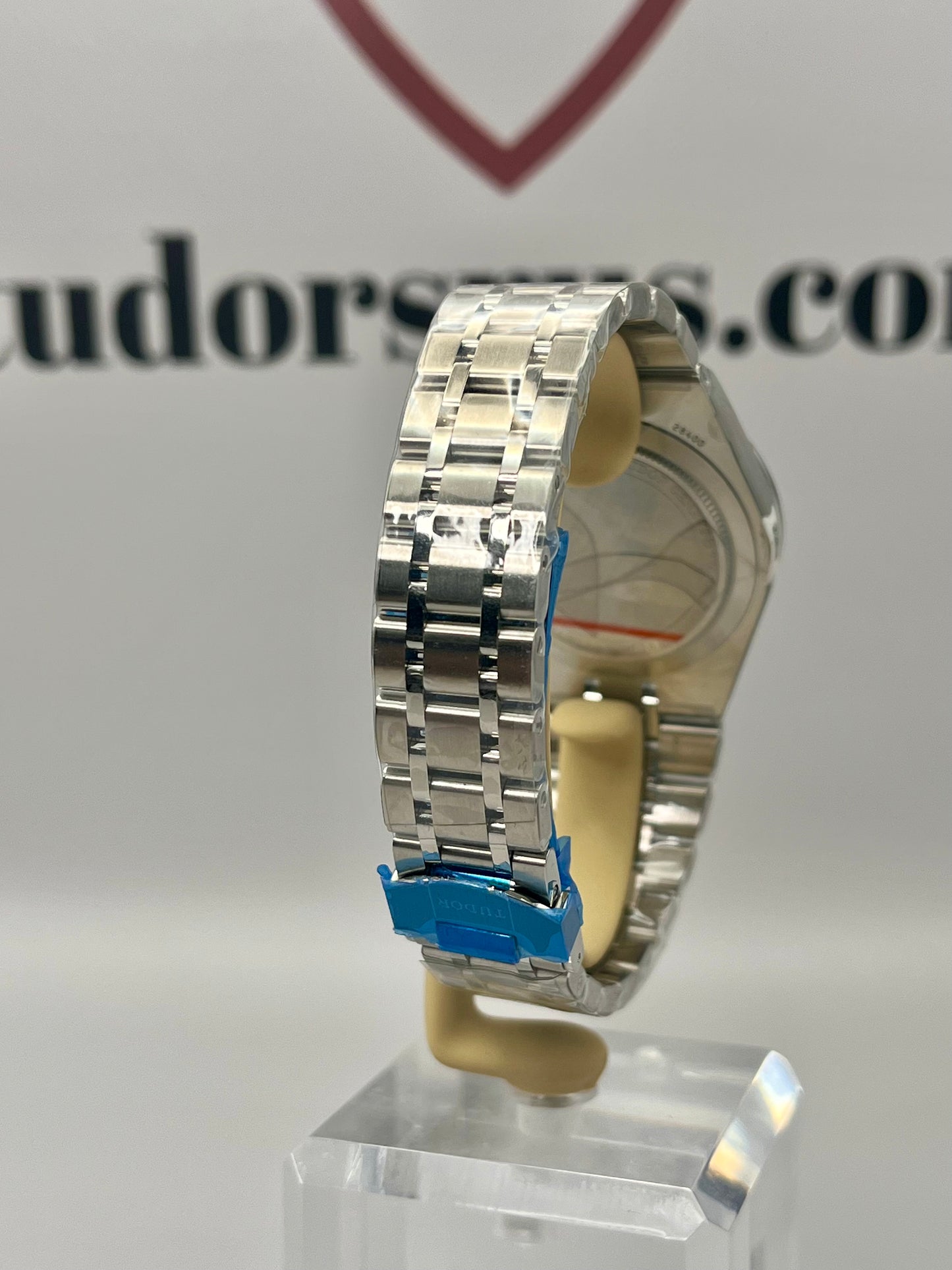 2025 *NEW & UNWORN* TUDOR Royal - 28400 - 34mm - Full Set