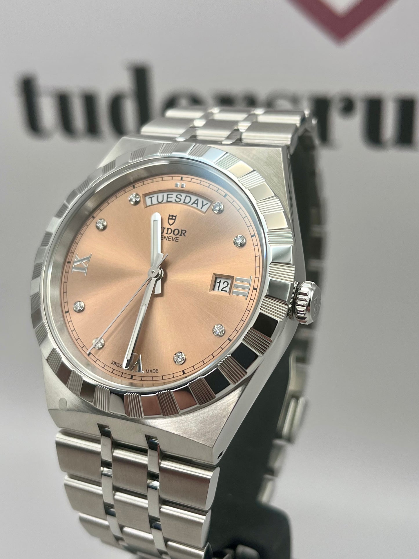 2026 UNWORN TUDOR Royal Day/Date Salmon & Diamond Dial 28600 41mm