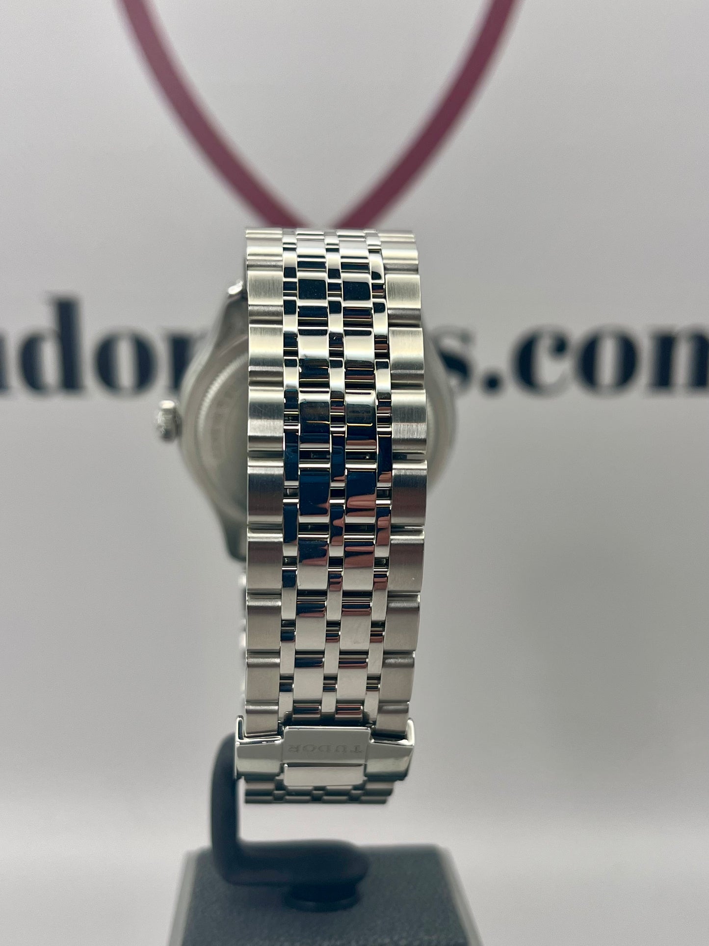 2025 *UNWORN* TUDOR 1926 Luna - 91560 - 39mm - Full Set